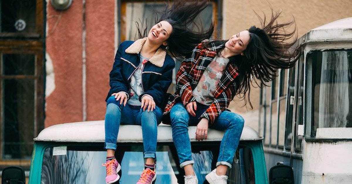 best-friends-girls-hair-flip-1 best-friends-girls-hair-flip-1
